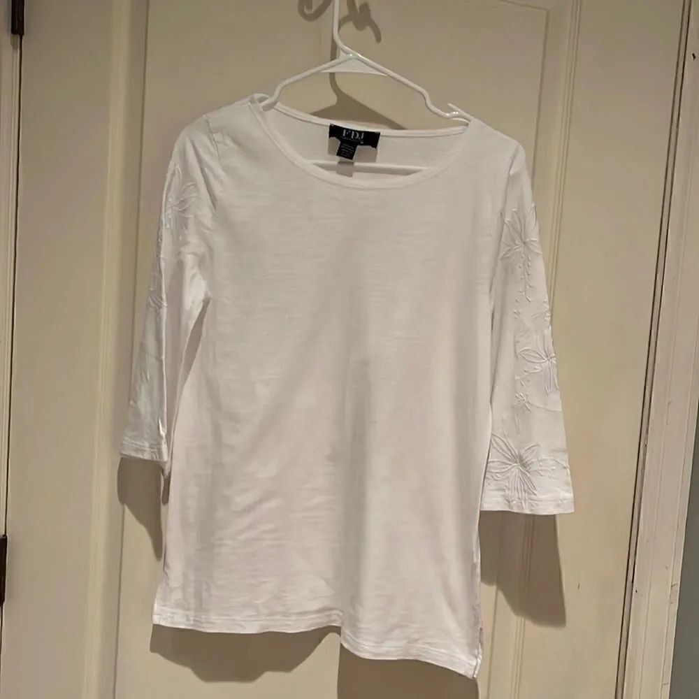 French Dressing Jeans white tee with beautiful detailed bell sleeves Size S